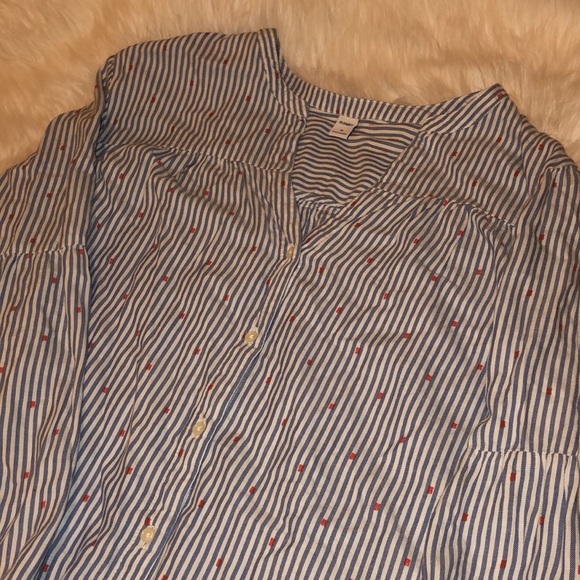 Old Navy Tops - (💋3/$15 in any bundle of3+} Old Navy